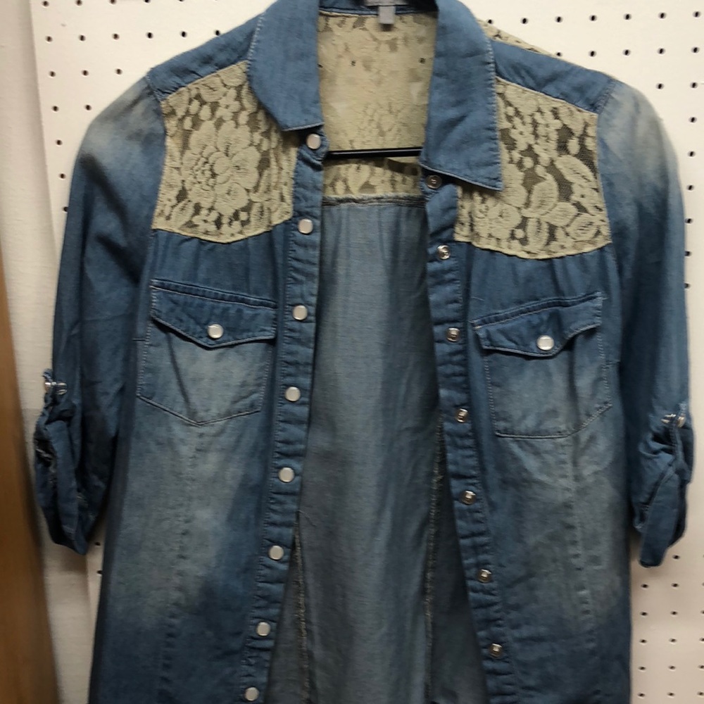 Lace snap/button up